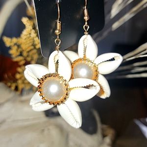 Shells and pearl flower earrings